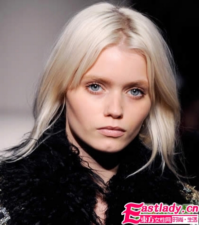 推薦10款閃耀的圣誕妝容