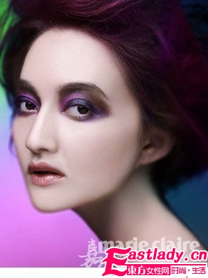 初秋打造不暈妝 用散粉Hold住妝容