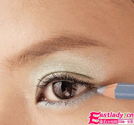 典雅高貴的湖水藍(lán)眼妝