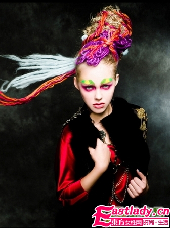 撞色眼影 制造過度自然感覺