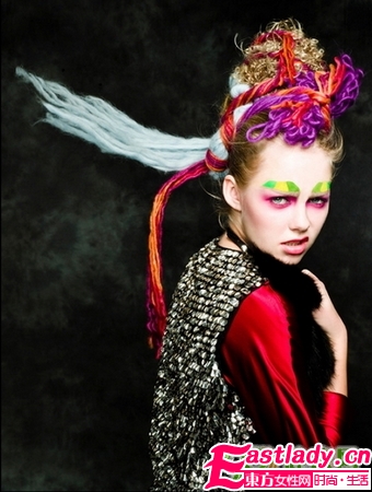 撞色眼影 制造過度自然感覺