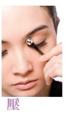 教你正確使用眼霜按摩棒美容