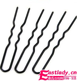 打造日系棕色系眼妝+蓬松大波浪