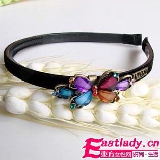 打造日系棕色系眼妝+蓬松大波浪