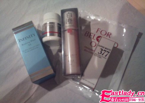 美妝達(dá)人吳佩慈裝扮臺(tái)揭秘 女星化裝容貌綽約多姿