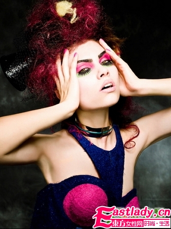 撞色眼影 制造過度自然感覺