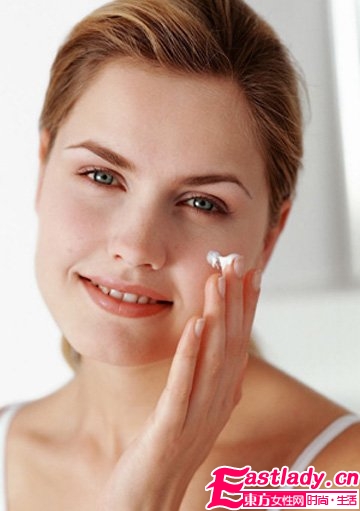 賴(lài)床美女來(lái)支招 5分鐘搞定上班妝