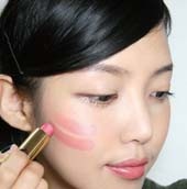 用口紅畫出自然好看腮紅