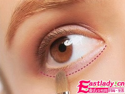 簡(jiǎn)單6步眼妝畫(huà)法 讓你瞬間變身混血美人