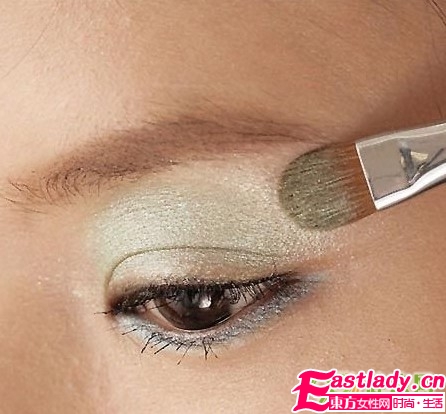 典雅高貴的湖水藍(lán)眼妝