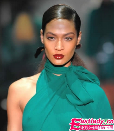 推薦10款閃耀的圣誕妝容