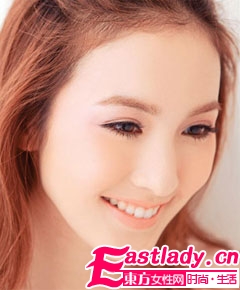 如何畫漂亮眼妝裝靚情人節(jié)