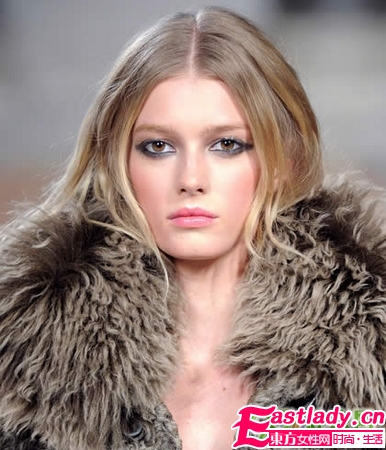 推薦10款閃耀的圣誕妝容