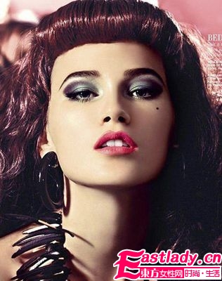 眼影眼線要先畫哪個