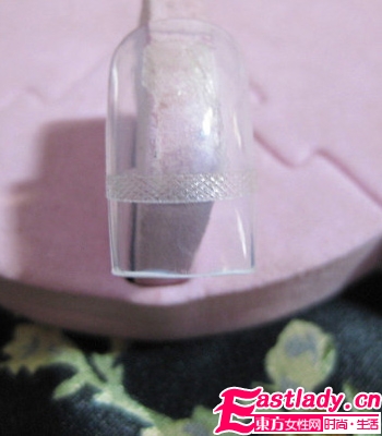 自制粉色波普美甲 讓你個性十足