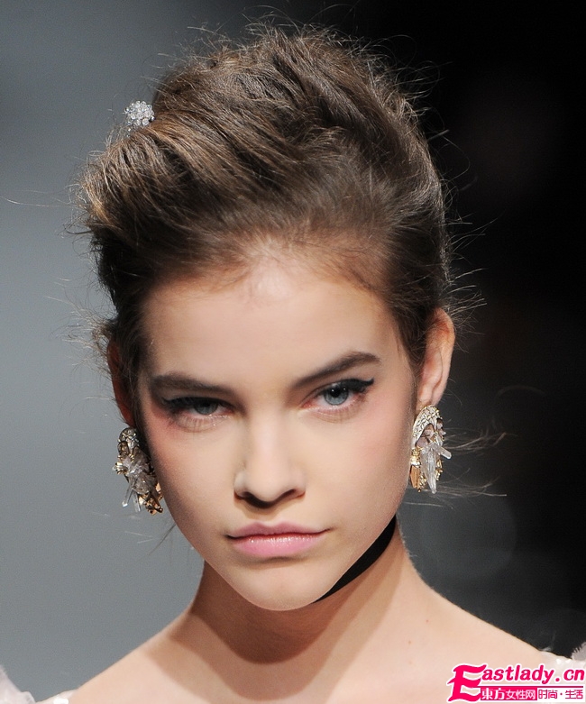 2011初秋時(shí)節(jié)奪人眼球的眼線畫法