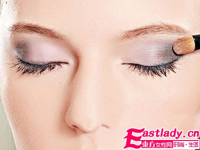 2011彩妝流行趨勢-紫色魅惑眼妝的化妝技巧