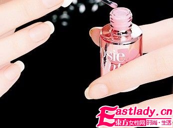 3種不同質(zhì)地腮紅上妝技巧