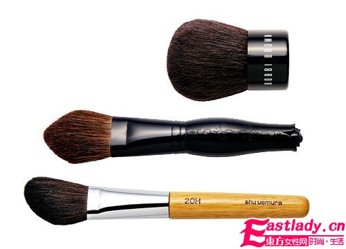 懶妞兒宅女必備 3大類化妝刷