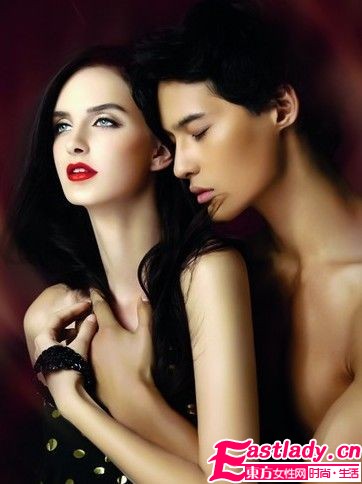 時髦紅唇配清透裸妝 讓他一見傾心