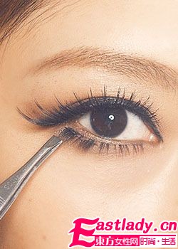 打造融化人心の冬季暖意妝容