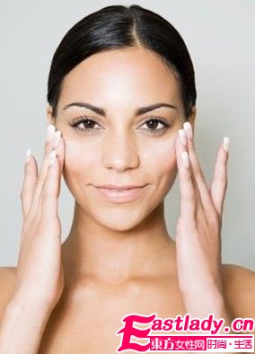 擺脫脫妝大困擾 2分鐘魅力重現(xiàn)