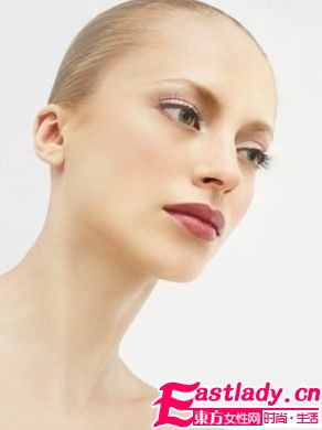 擺脫脫妝大困擾 2分鐘魅力重現(xiàn)