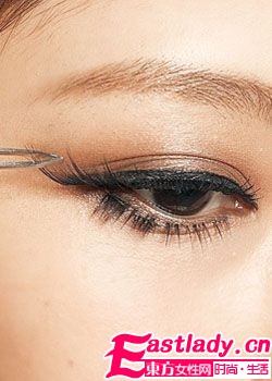 打造融化人心の冬季暖意妝容