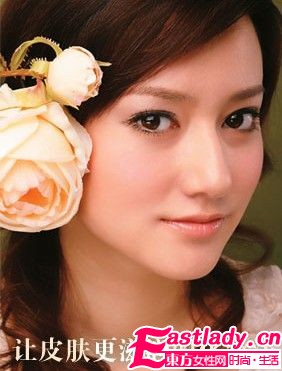 8步簡(jiǎn)易滋潤(rùn)裸妝 冬日水潤(rùn)無(wú)敵