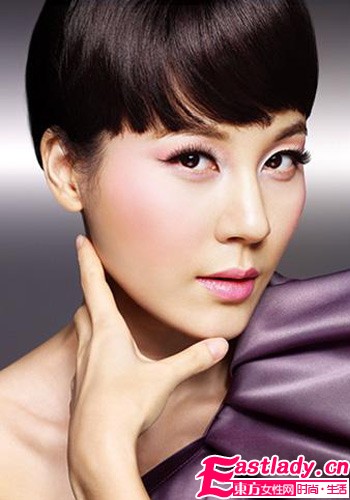 刷睫毛玩心機 7步小眼變大眼