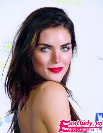 歲末提升人氣 歐美女星上演無(wú)辜妝容