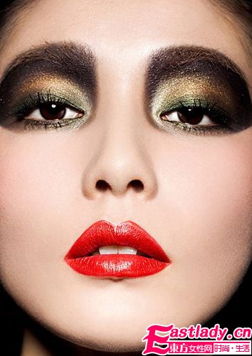 時下至in四色眼影 演繹更多可能性