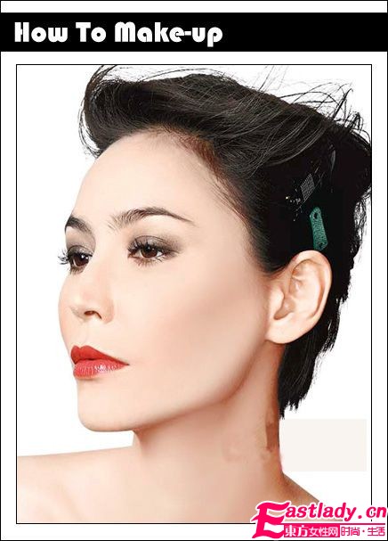 利落軍[妝]風(fēng) 灑脫中盡顯優(yōu)雅