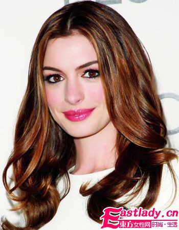 歲末提升人氣 歐美女星上演無辜妝容