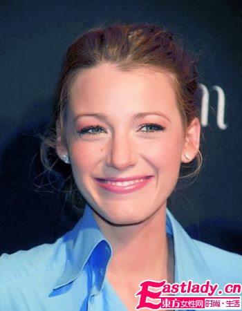 歲末提升人氣 歐美女星上演無辜妝容