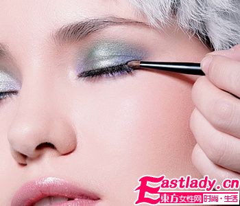 眼妝大變身 7步搞定今冬至in煙熏妝