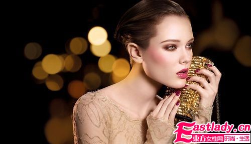 Chanel圣誕系列彩妝單品璀璨上市