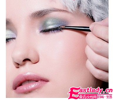 麻豆示范 [妝]出寒冬日系新派煙熏