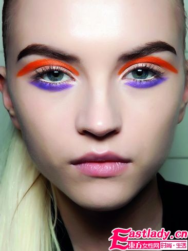 秋冬T臺(tái)美妝新勢(shì)力 惹火驚艷閃耀秀場(chǎng)