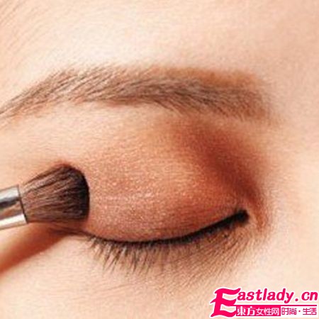 日雜紅星演繹 楚楚動(dòng)人垂眼妝