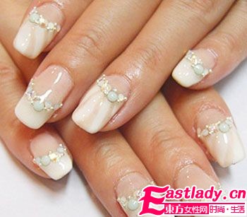 日系法式美甲 指尖亮色輕盈綻放