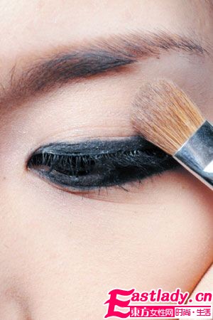 桃花滾滾來 妝 無辜電眼美妞