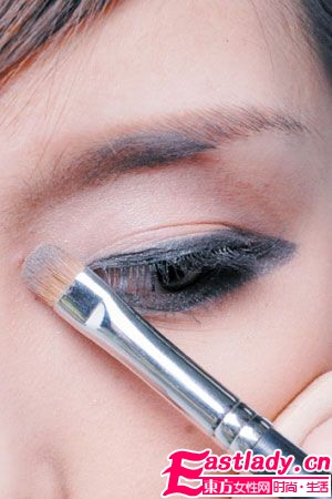 桃花滾滾來 妝 無辜電眼美妞