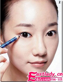 小眼瞬間無限大 4個(gè)眼線小技巧