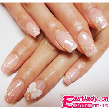 日系法式美甲 指尖亮色輕盈綻放