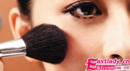 日雜紅星演繹 楚楚動人垂眼妝