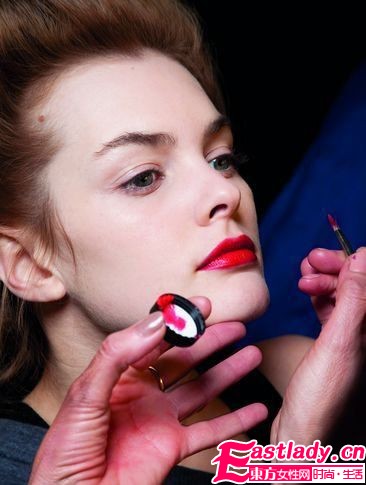 秋冬T臺美妝新勢力 惹火驚艷閃耀秀場