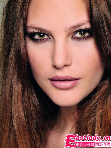 冬日最溫暖的日范兒皮草妝容