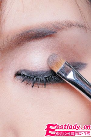 桃花滾滾來 妝 無辜電眼美妞