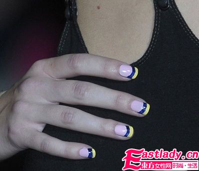 美甲染指低調(diào)簡(jiǎn)約風(fēng) 裸色是王道
